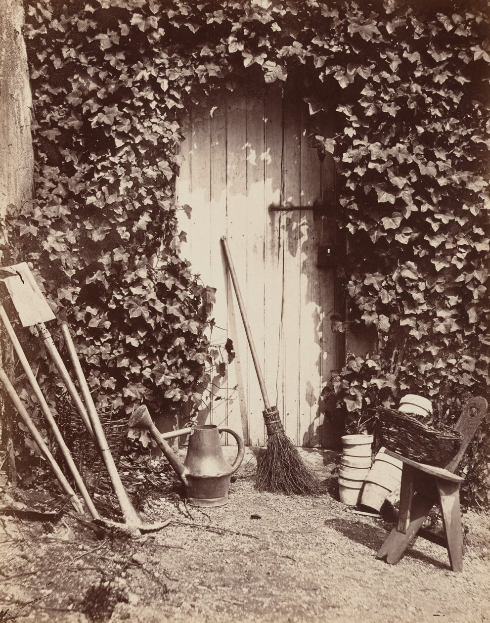 Türöffnung mit Gartengeräten, um 1860 von Abel Briquet