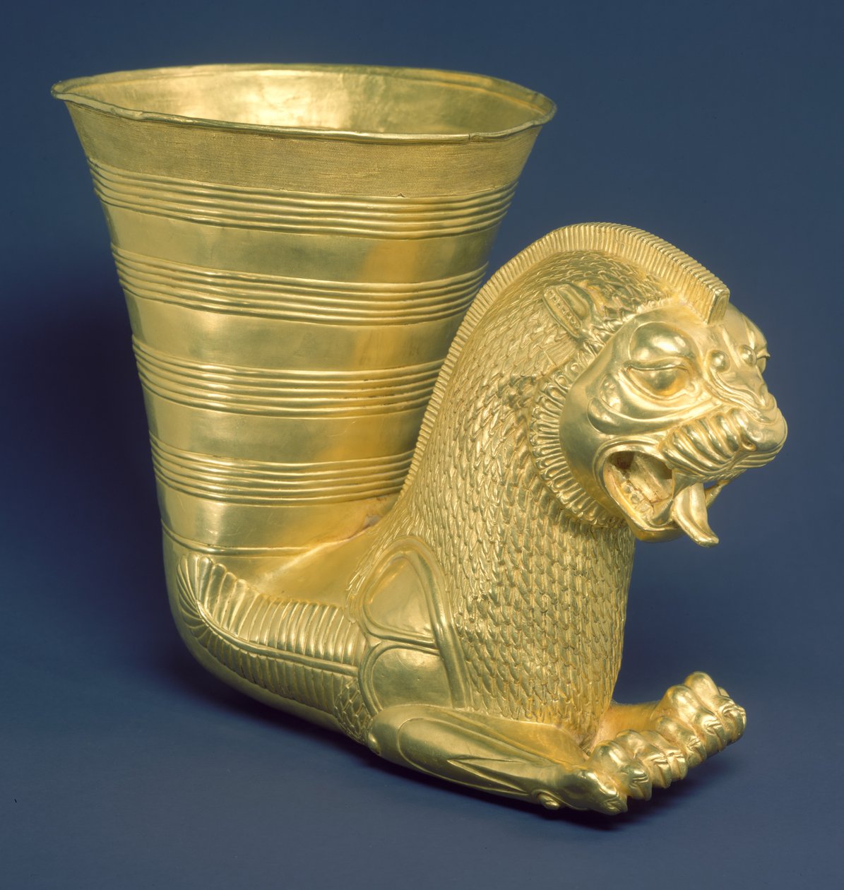 Gefäß mit dem Vorderteil eines fantastischen löwenartigen Wesens, ca. 5. Jahrhundert v. Chr. von Achaemenid