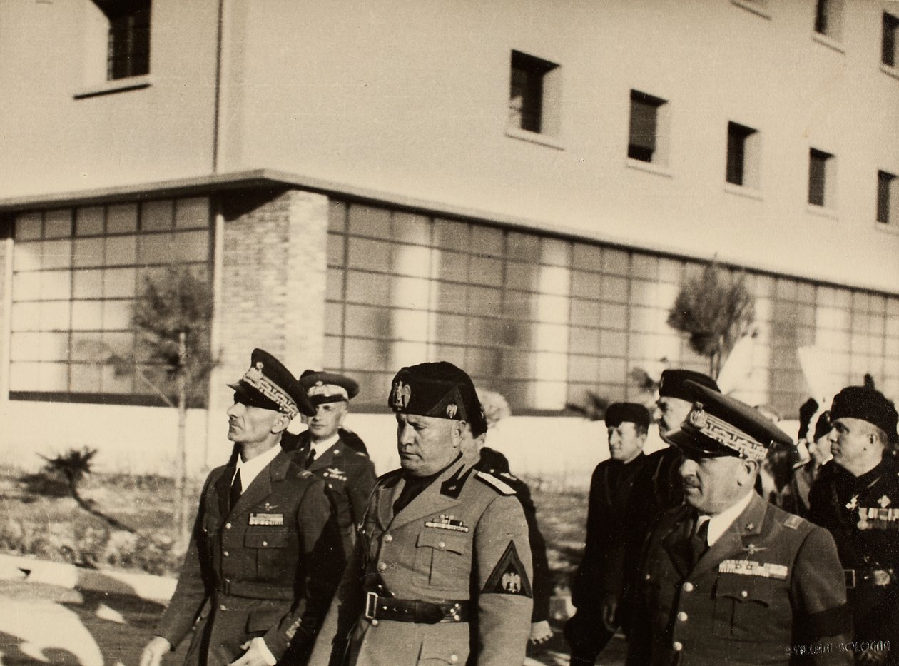 Einweihung der Gebäude des Königlichen Flughafens "Fausto Pesci" in Bologna, erbaut von der Firma Mauro Toschi fu Ulisse, in Anwesenheit des Duce Benito Mussolini, 24.10.1936 von Achille Villani