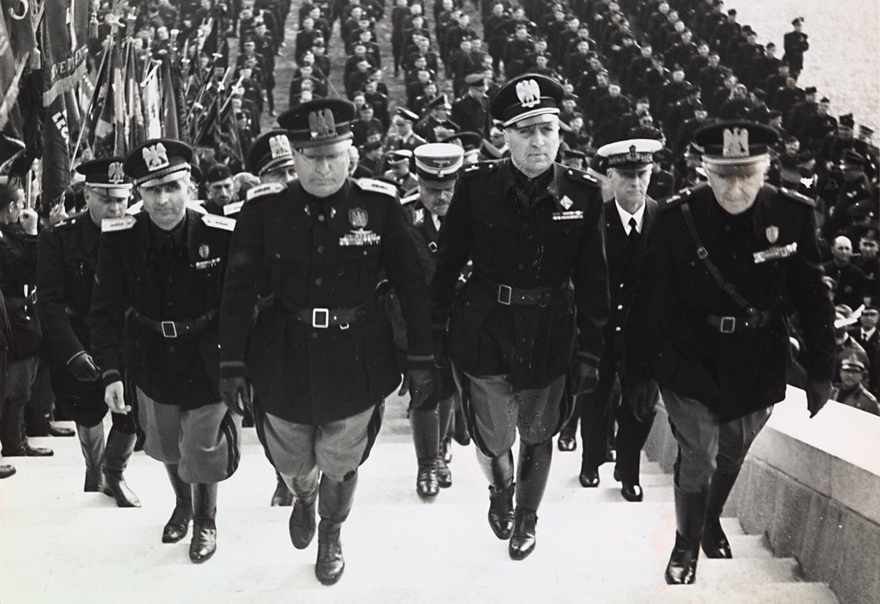 Mussolini bei einer Militärparade von Achille Villani