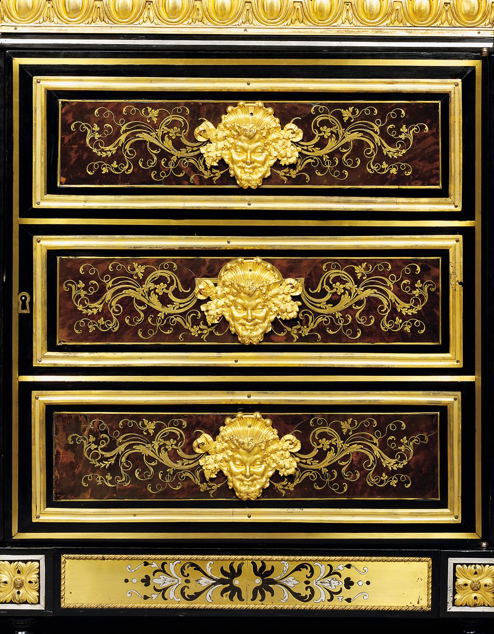 Detail eines späten Louis XVI ormolu-montierten Boulle-Marketerie-Seitenschranks von Adam (attr. to) Weisweiler