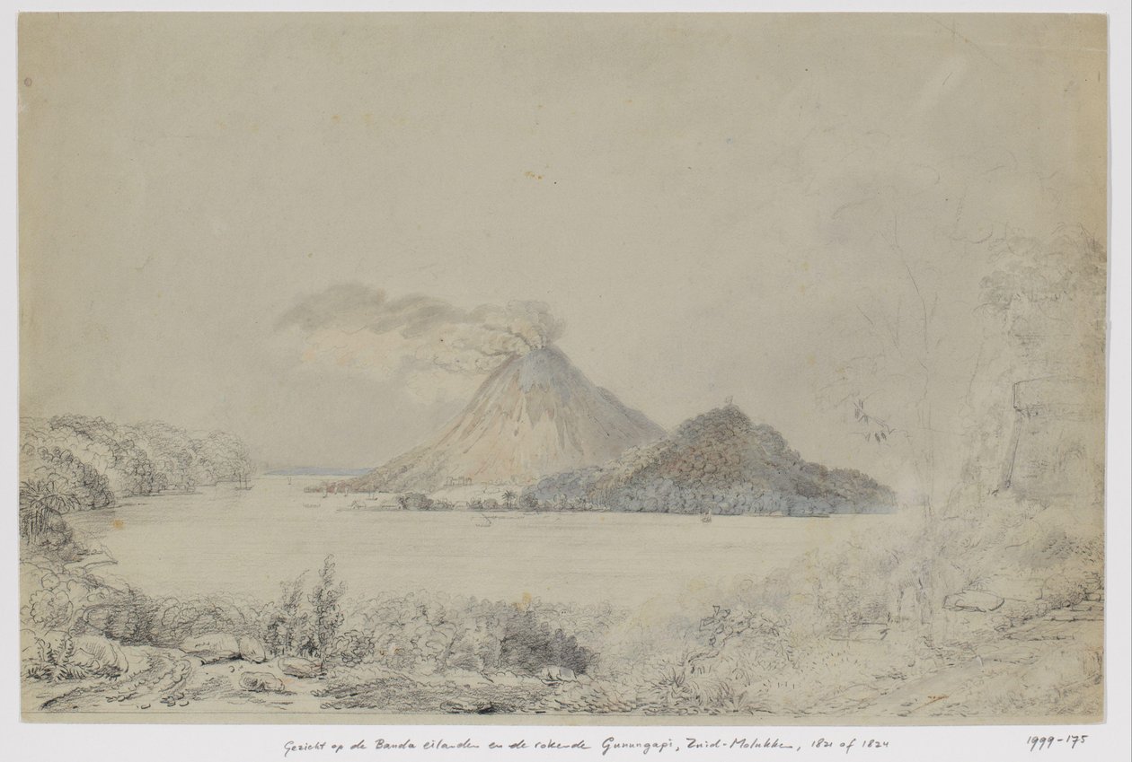 Ansicht von Lontar auf Banda Neira und rauchenden Gunungapi, Banda-Inseln, Zentral-Molukken von Adrianus Johannes Bik