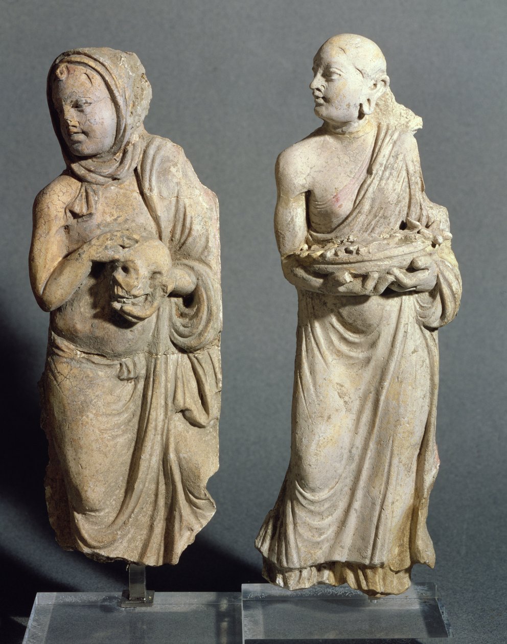 Zwei Statuetten stehender Mönche, aus Hadda, 1.-4. Jahrhundert von Afghan School