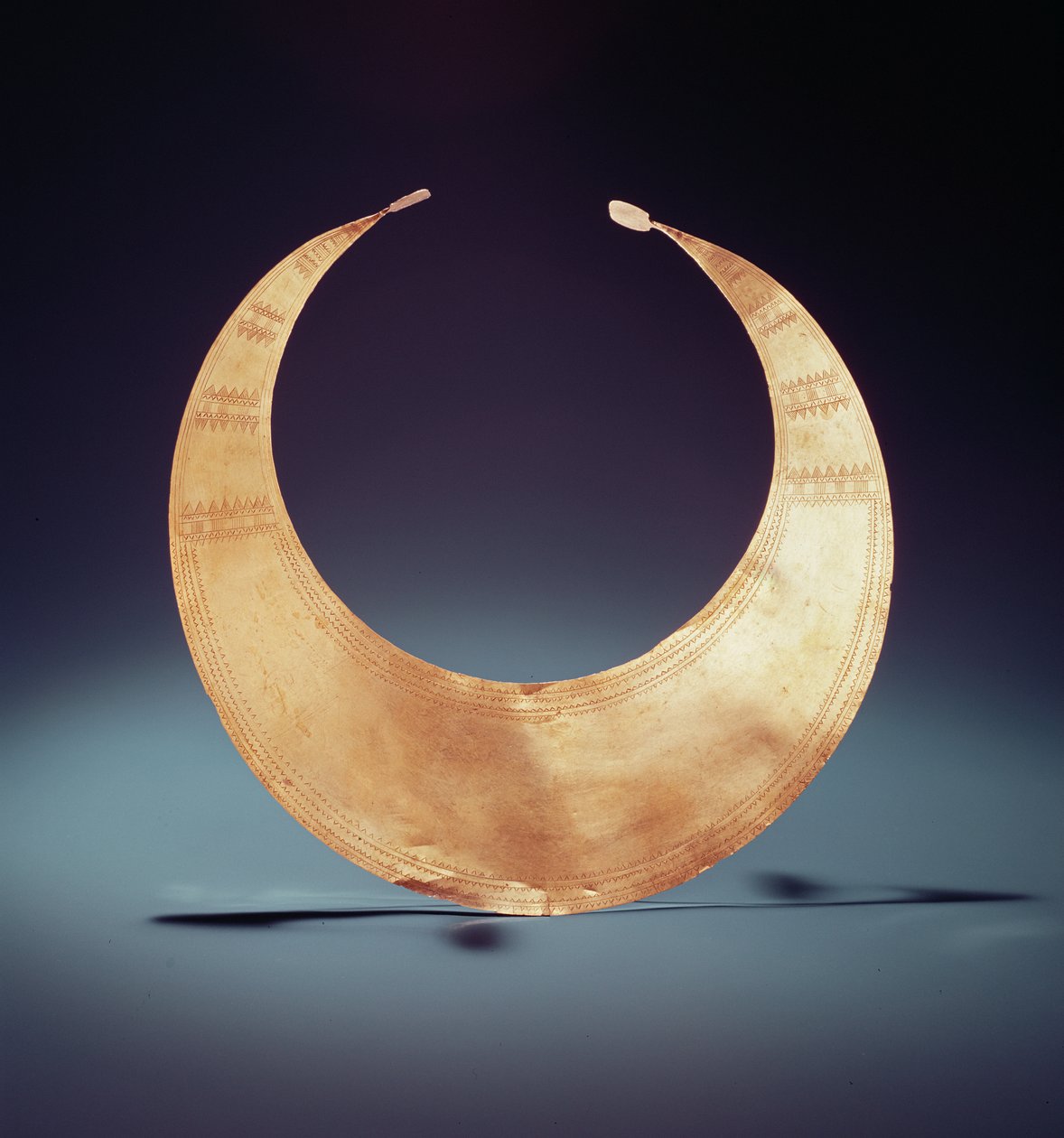 Lunula, Ross, County Westmeath, Frühe Bronzezeit, ca. 2000 v. Chr. von Age Bronze