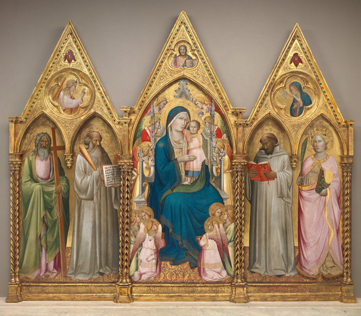 Madonna und Kind mit den Heiligen Andreas, Benedikt, Bernhard und Katharina von Alexandria mit Engeln [gesamtes Triptychon] von Agnolo Gaddi