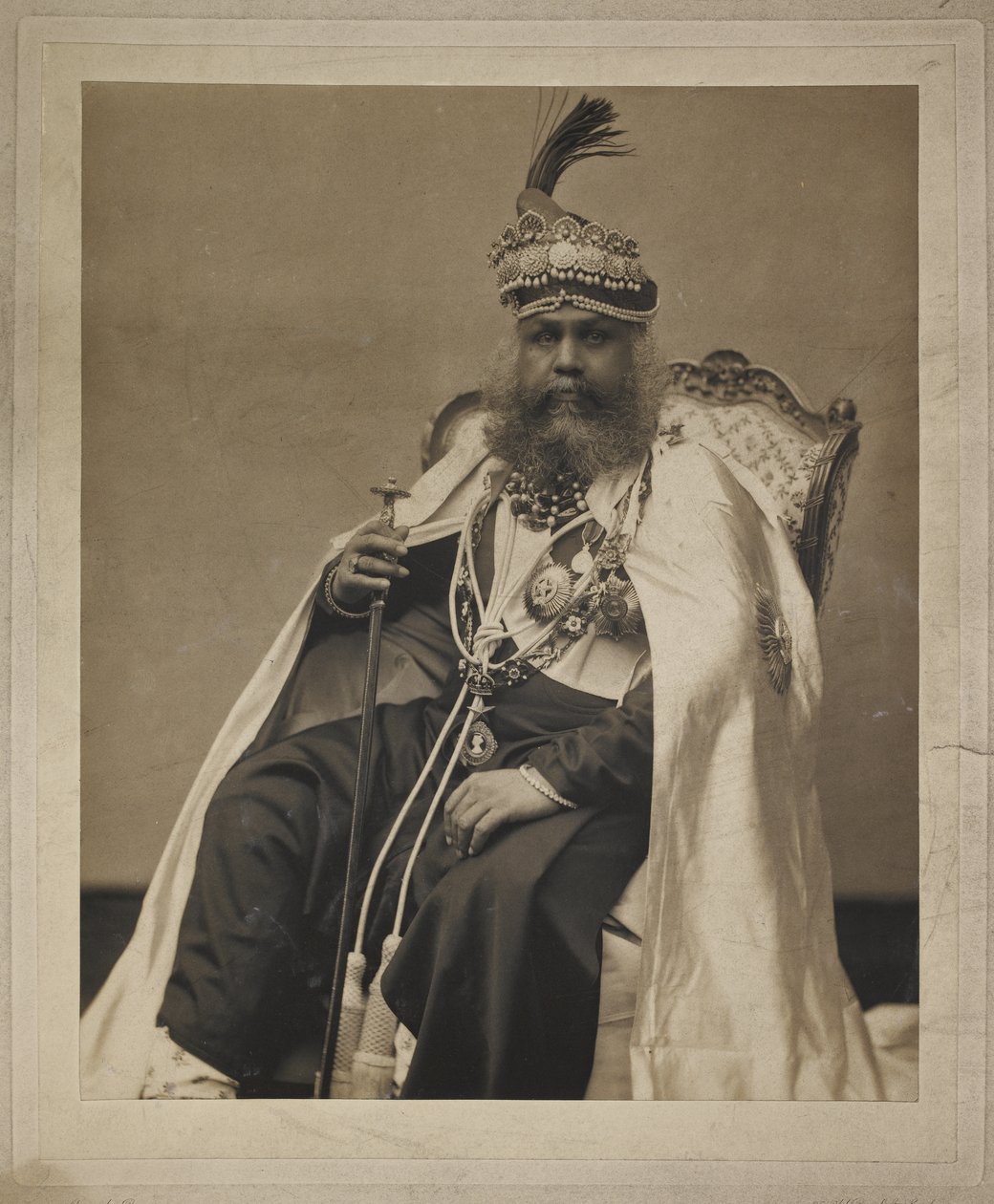 Porträt von Sir Sawai Madho Singh, Maharaja von Jaipur, ca. 1900er (s/w Foto) von Alexander Bassano