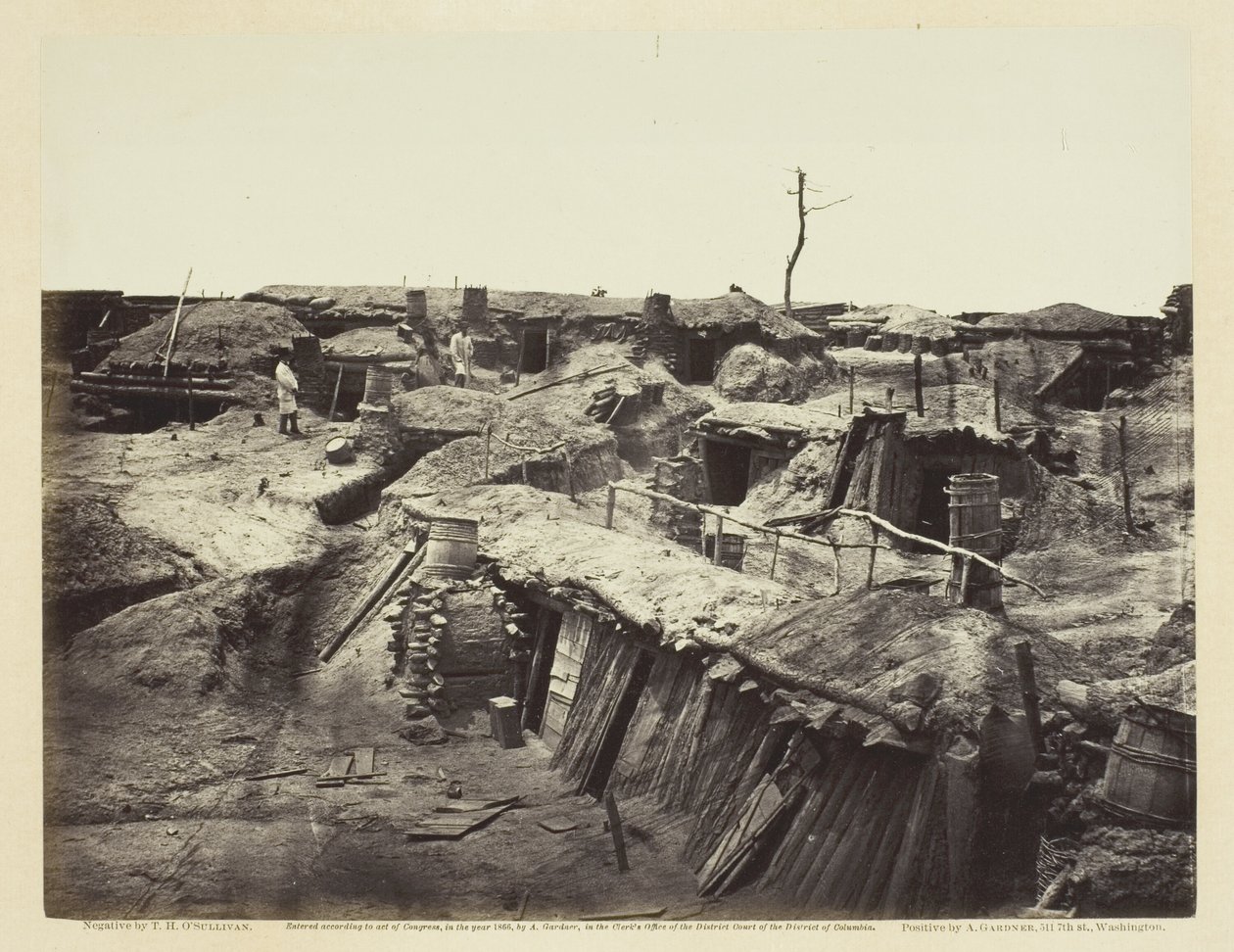 Quartiere der Männer in Fort Sedgwick, Mai 1865 von Alexander Gardner