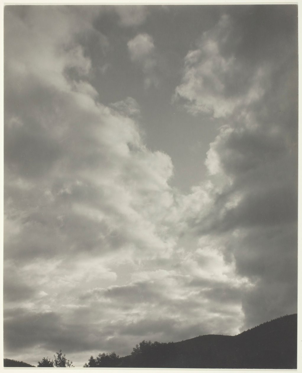 Musik - Eine Folge von zehn Wolkenfotografien, Nr. II, 1922 von Alfred Stieglitz