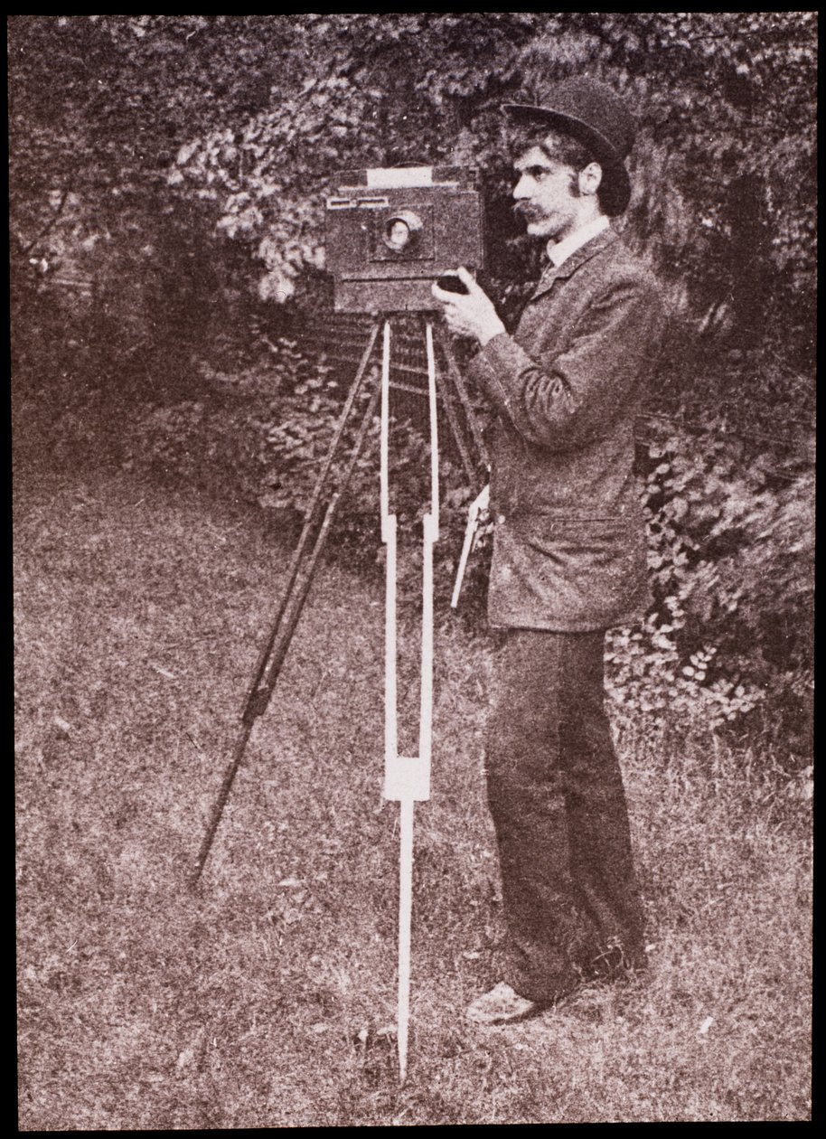 Selbstporträt mit Kamera, Stativ und Pistole von Alfred Stieglitz