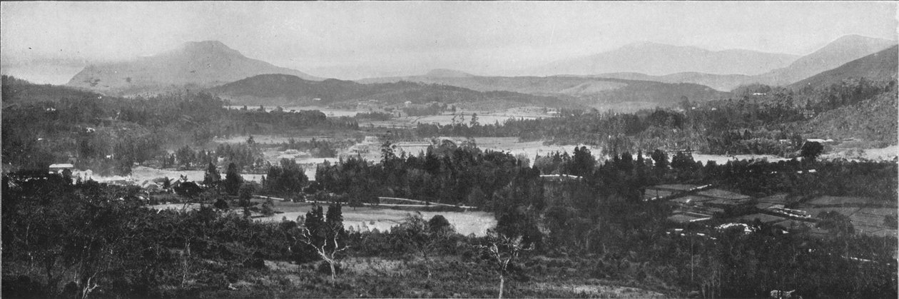 Gesamtansicht von Nuwara Eliya, um 1890 von Alfred William Amandus Plate