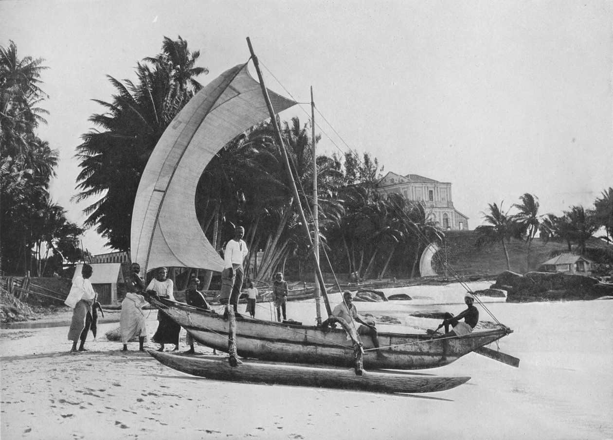 Ausleger-Fischerkanu am Mount Lavinia Meeresufer, ca. 1890-1910 von Alfred William Amandus Plate