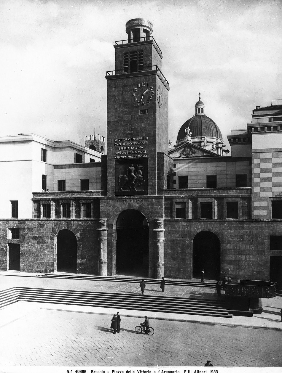 Piazza della Vittoria mit Mussolini-Turm, Brescia von Fratelli Alinari