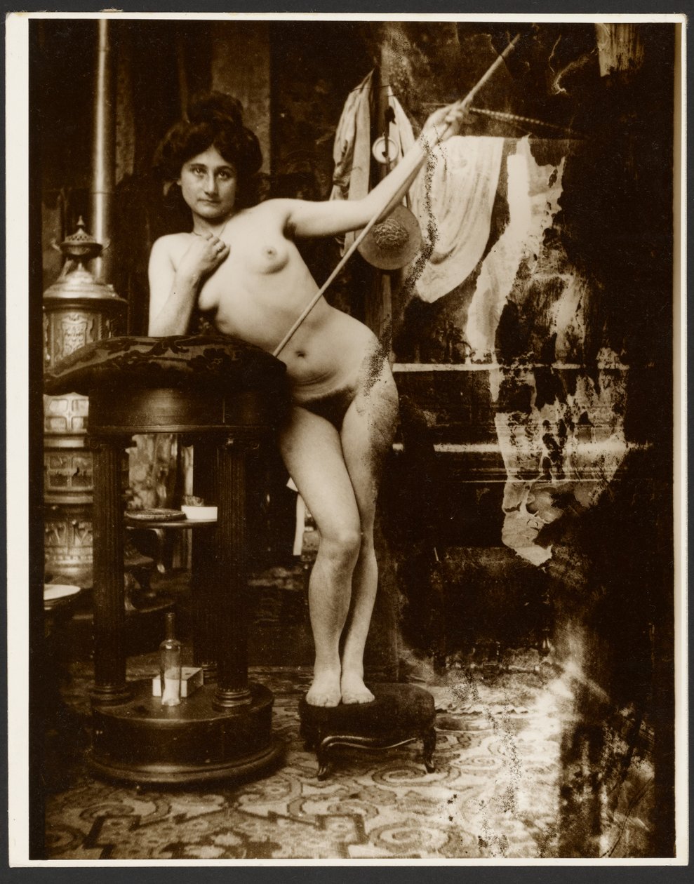 Weiblicher Akt mit Speer, Paris von Alphonse Maria Mucha