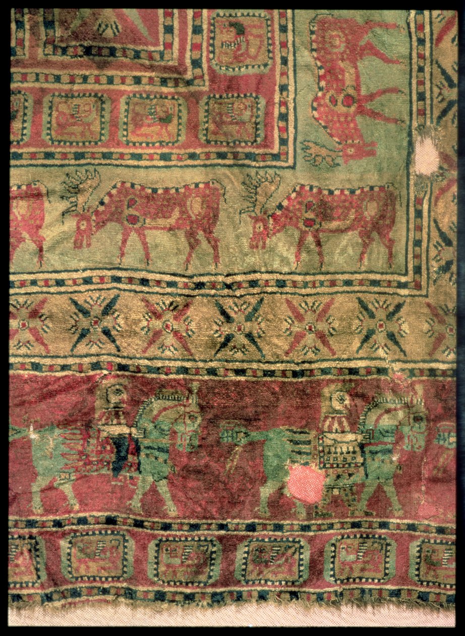 Hochflorteppich, der Pferde und Reiter, Damhirsche und Greifen darstellt, aus den Pazyryk-Grabhügeln, 5.-4. Jahrhundert v. Chr. von Altaic School