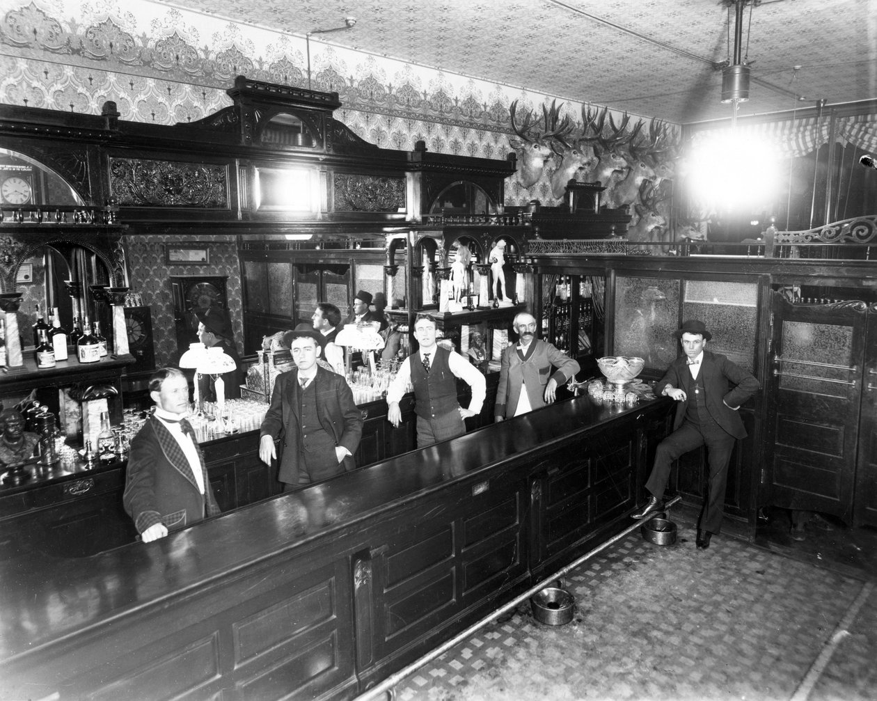 Leadville Saloon, ca. 1883-89 von American Photographer