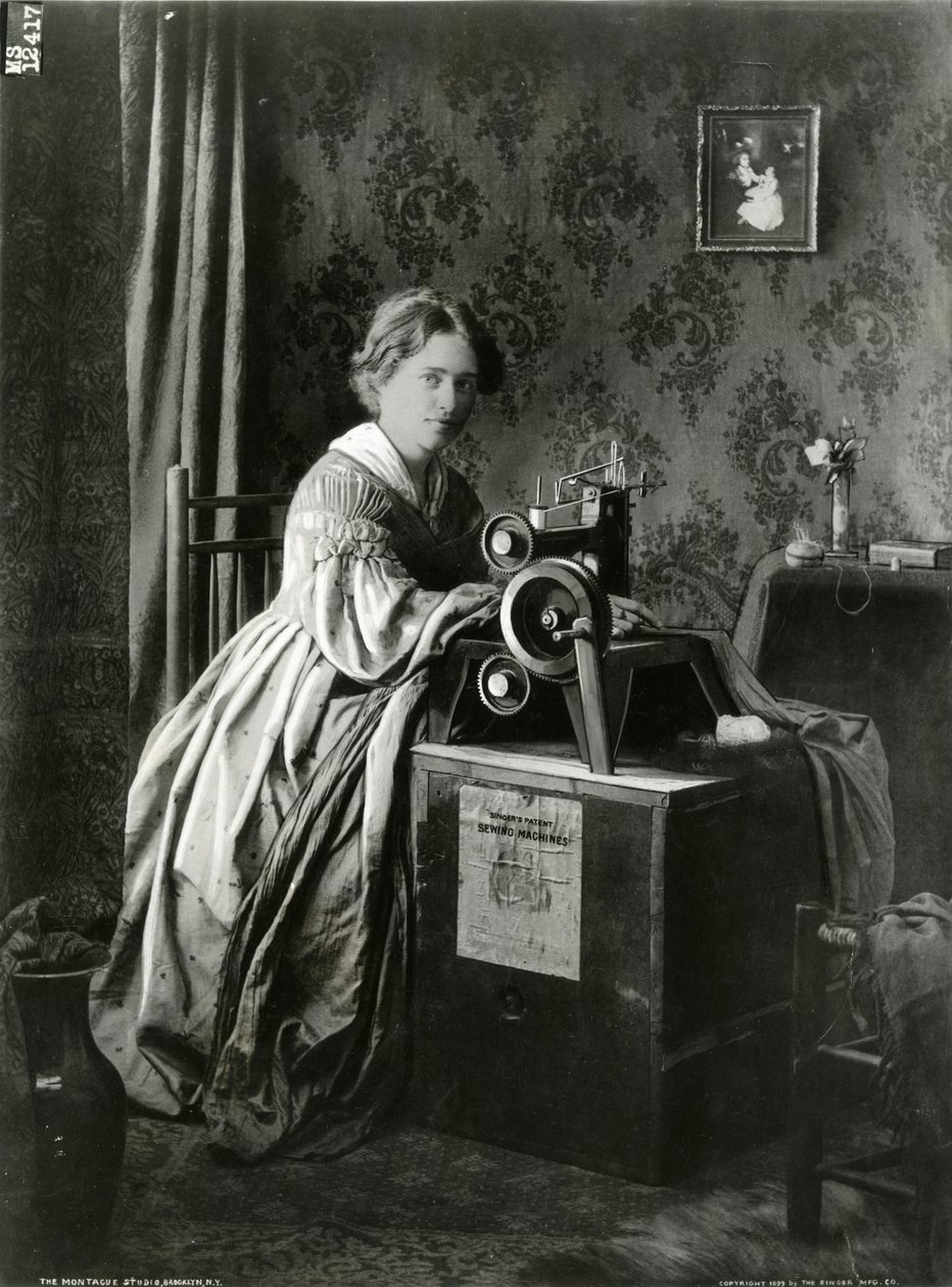 Werbung für Singers Patent-Nähmaschinen, 1899 von American Photographer
