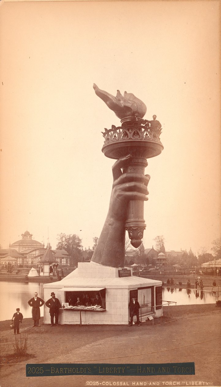 Hand und Fackel der Freiheitsstatue, ca. 1876 von American Photographer
