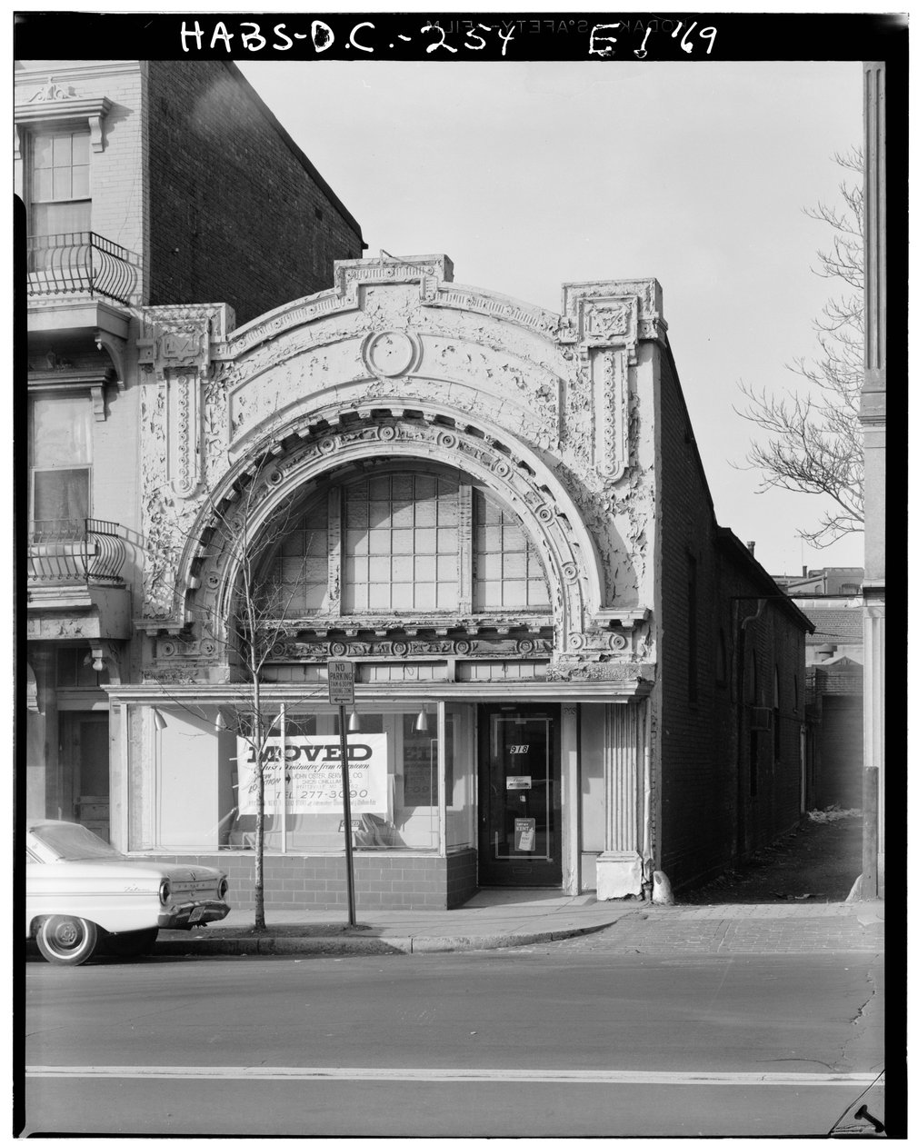 Mount Vernon Theater, 918 Ninth Street Northwest, Washington, District of Columbia, DC, 30. November 1969 von American Photographer