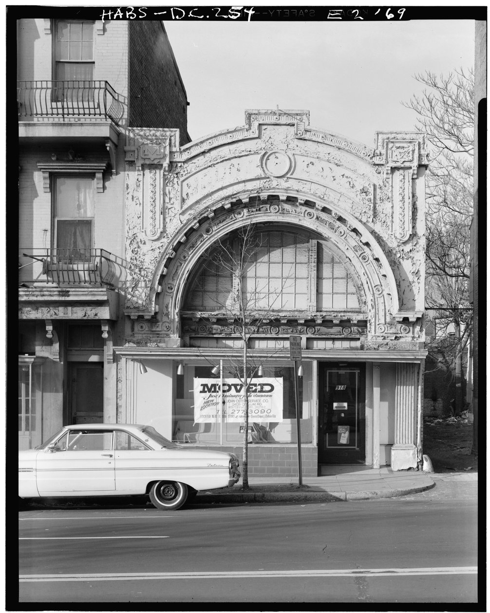 Mount Vernon Theater, 918 Ninth Street Northwest, Washington, District of Columbia, DC, 30. November 1969 von American Photographer