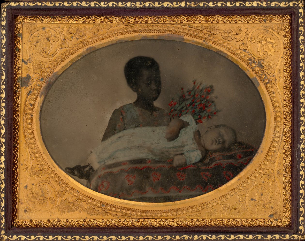 Porträt eines Mädchens und postmortales Kind von American Photographer