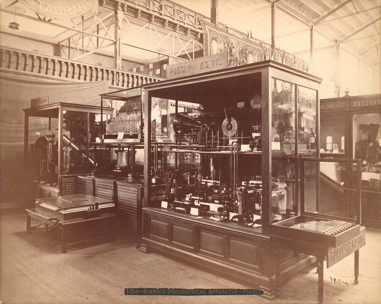 Rudolph Koenigs Ausstellung, Philosophische Apparate, Hauptausstellung, Centennial International Exhibition, Philadelphia, 1876 von American Photographer