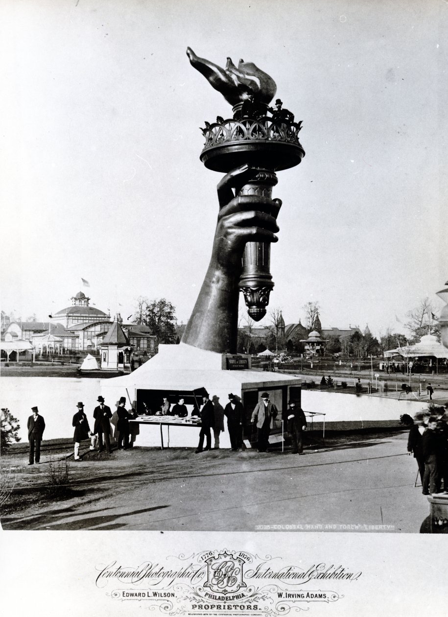 Die Hand und Fackel der Freiheitsstatue, 1876 von American Photographer