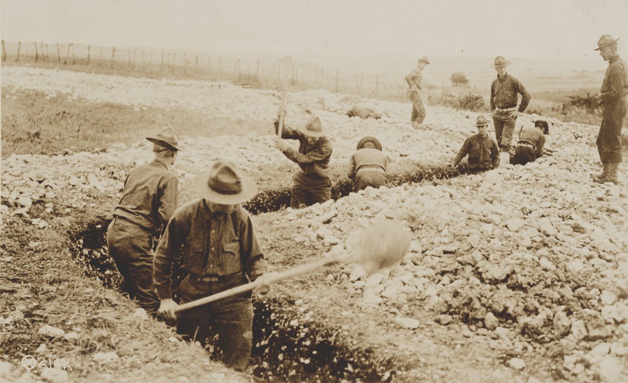 U.S. Marines in Frankreich graben sich ein, 1917-19 von American Photographer