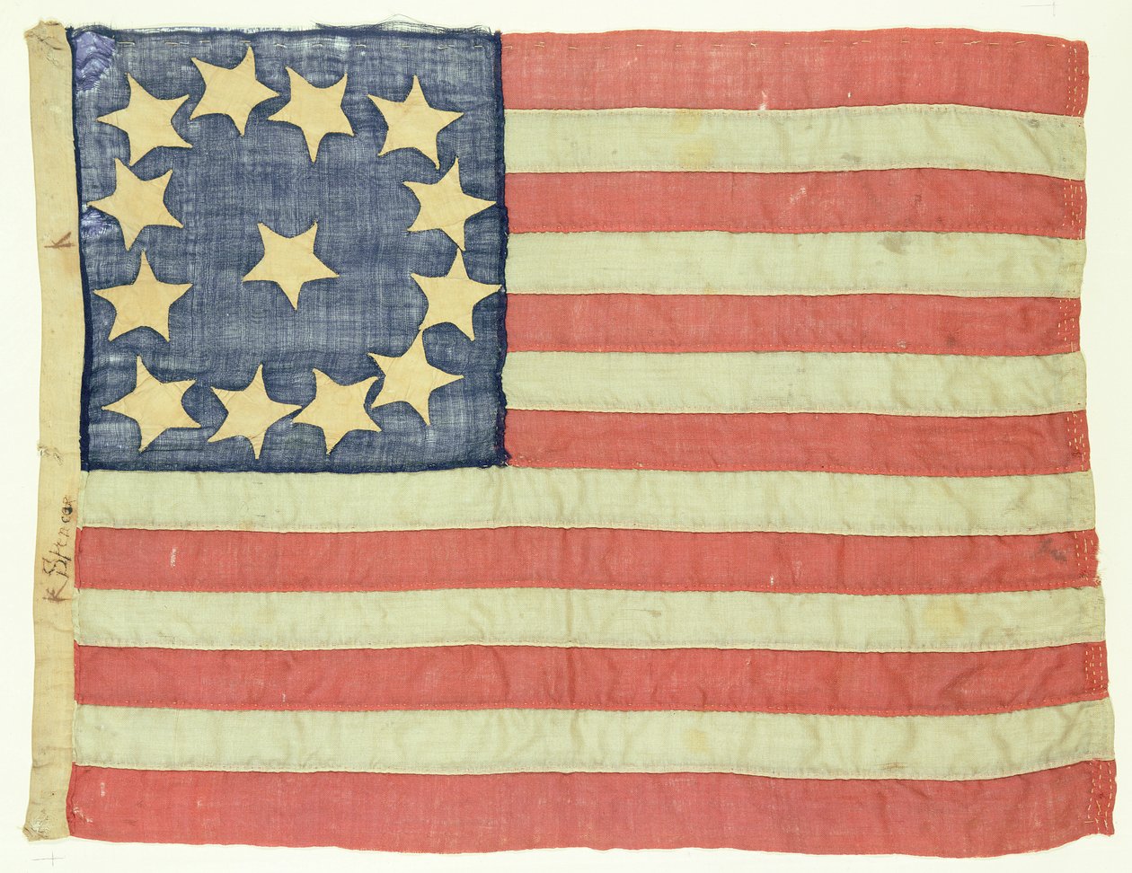 Handgenähte Flagge mit dreizehn Sternen, um 1830-80 von American School