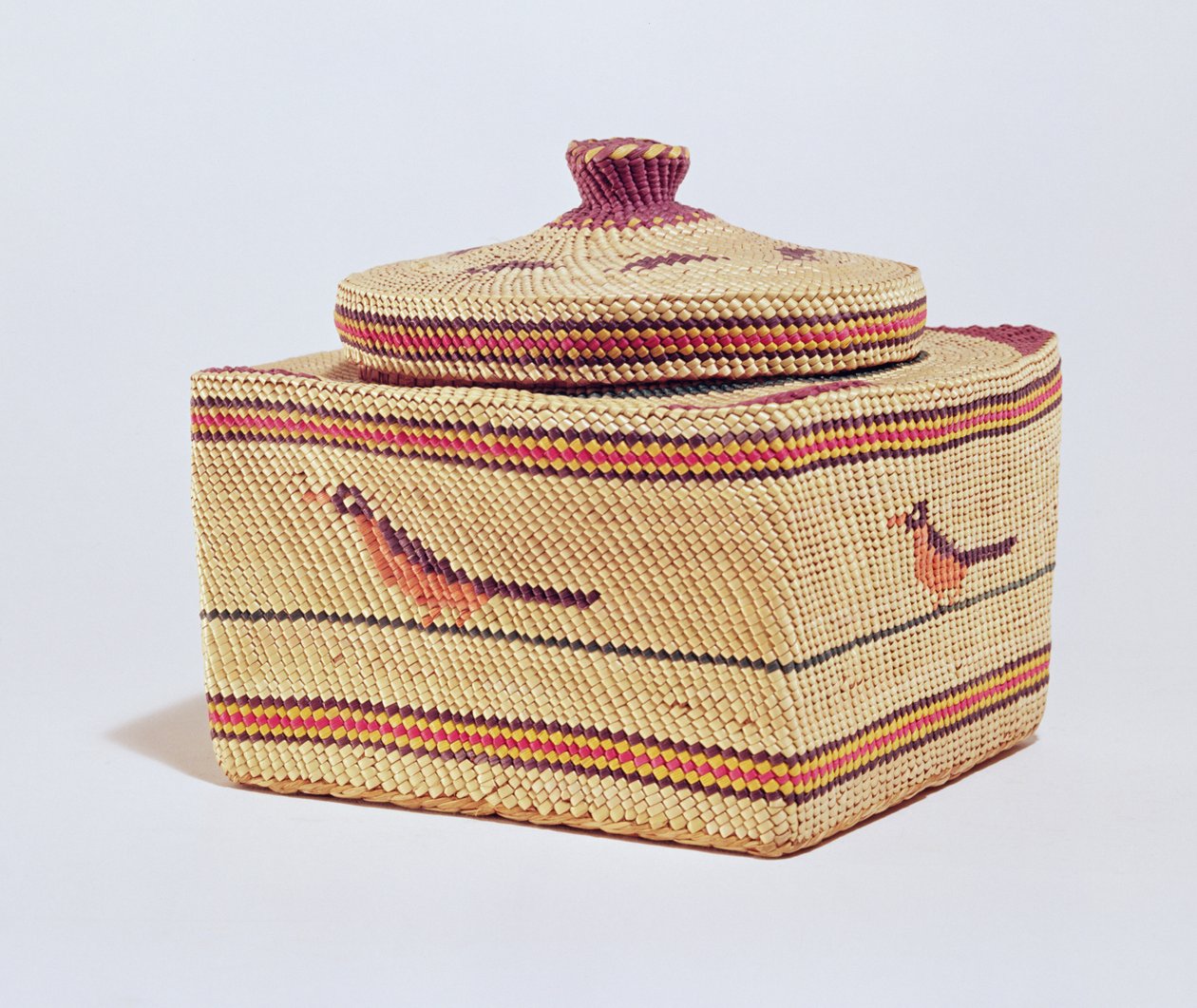 Salish-Korb, der Vögel darstellt, von der Nordwestküste von American School