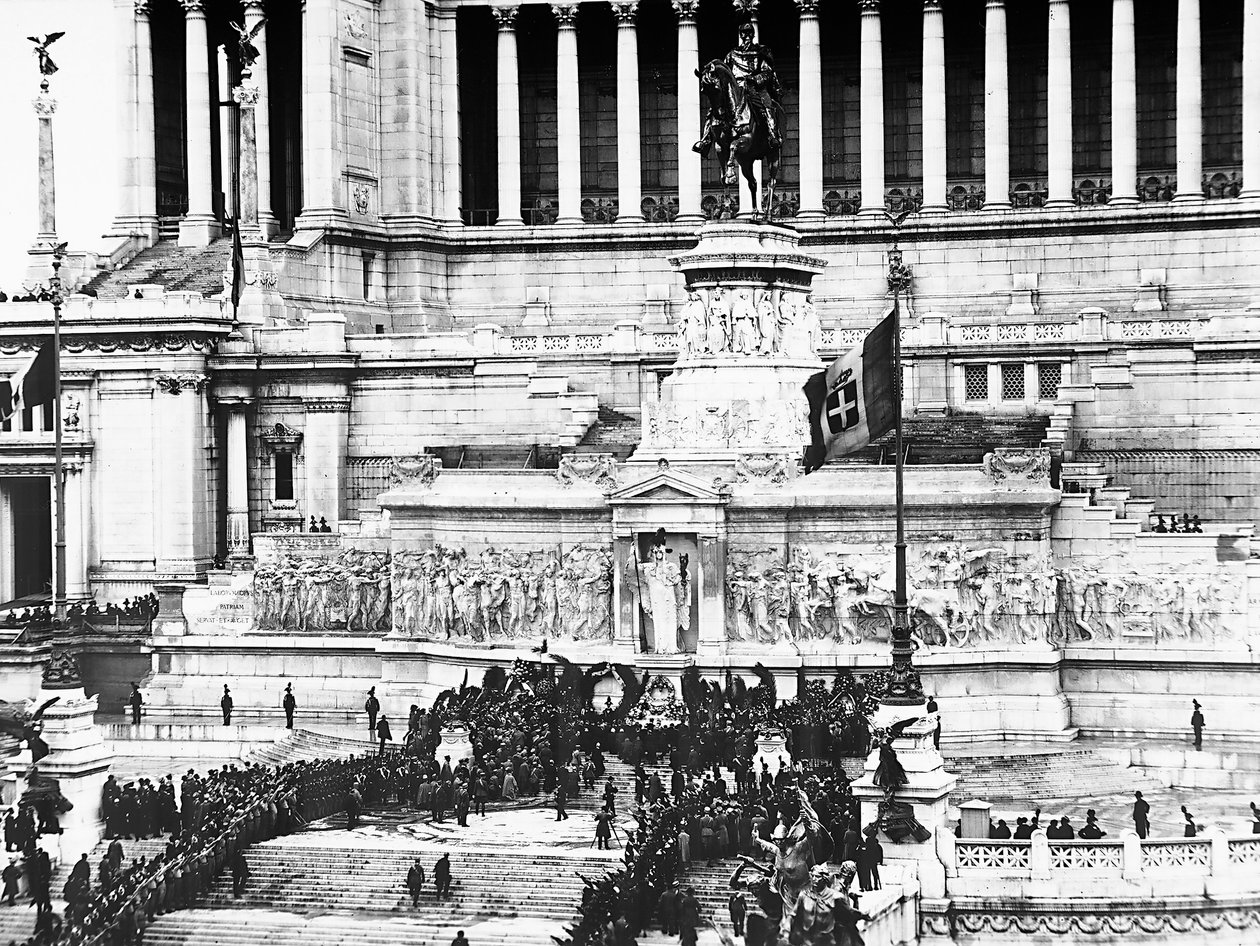 Faschistische Feier zur Ehrung des unbekannten Soldaten am Altare della Patria in Rom, 04.11.1922 von Anderson Anderson