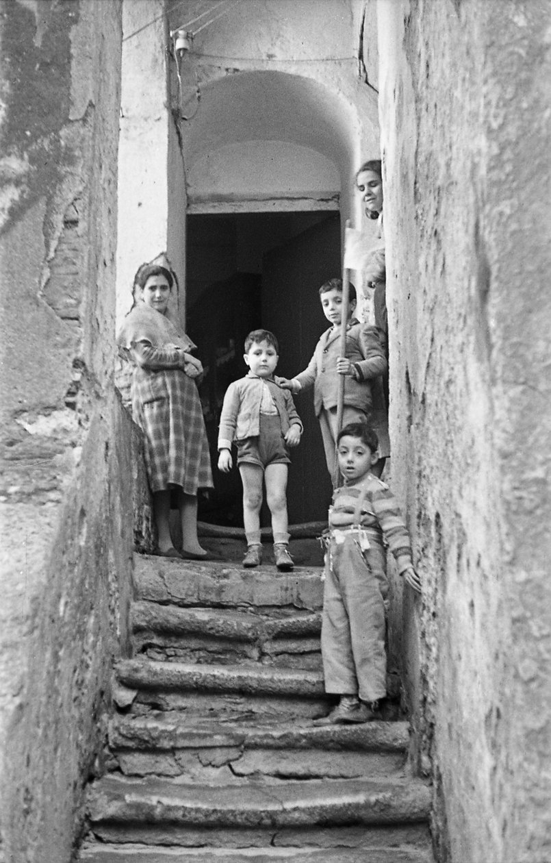 Crotone - Auf der Treppe von Ando Gilardi