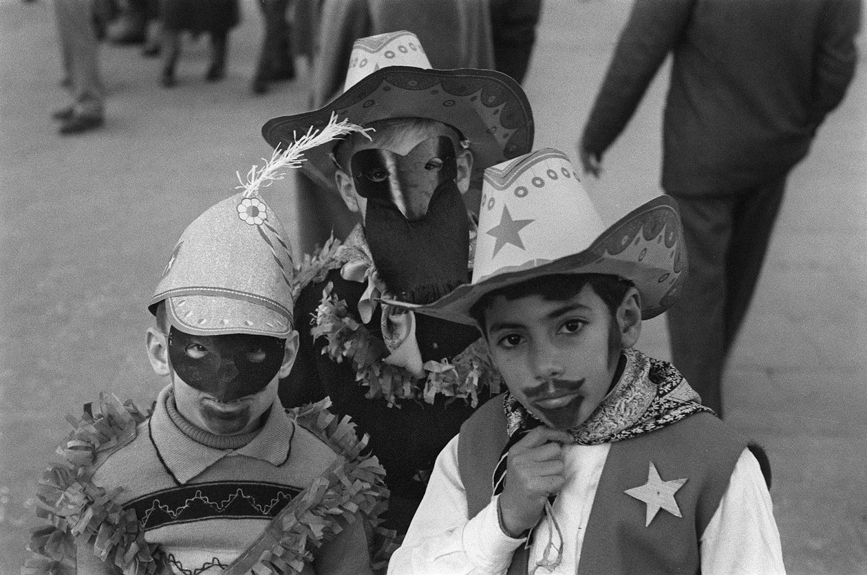 Crotone, Kinder in Masken 1957, Crotone von Ando Gilardi