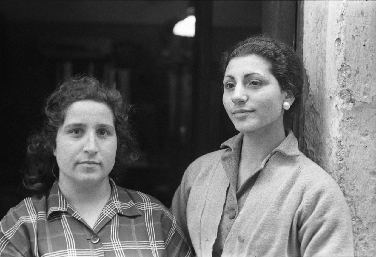 Frauen von Crotone von Ando Gilardi