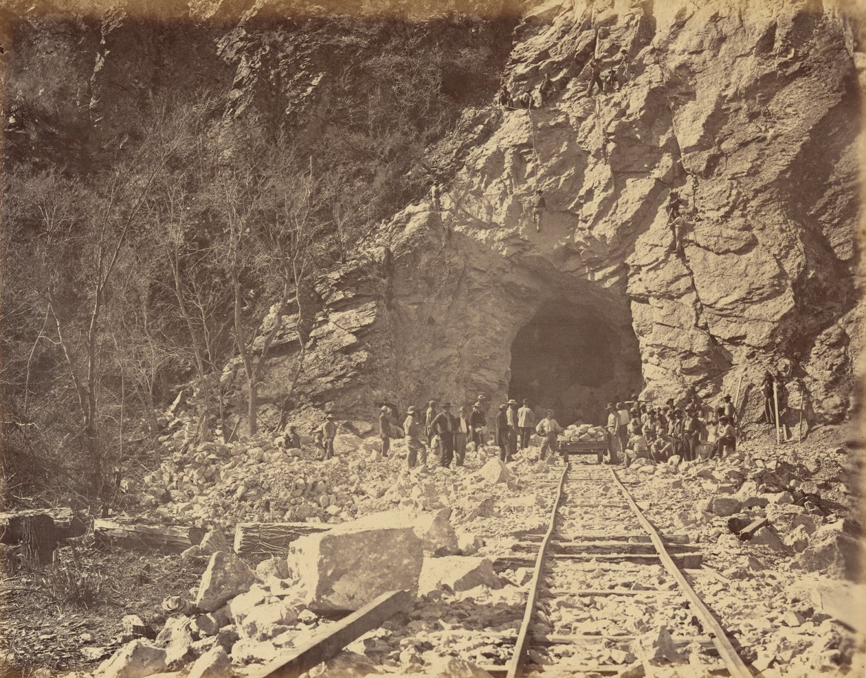 Platte 39. Ostende des Tunnels, Weber Canon, 1869 von Andrew Joseph Russell