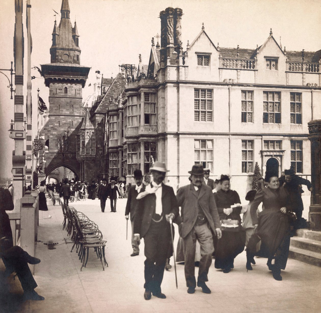 Weltausstellung 1900 - Exposition Universelle de 1900 in Paris: La rue des Nations, Private Sammlung von Anonymous Anonymous