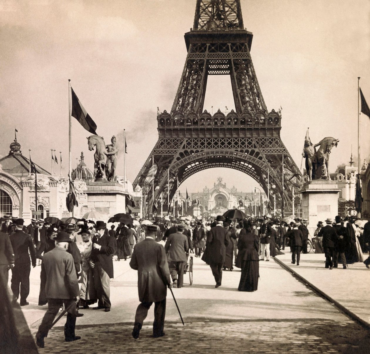 Weltausstellung 1900 - Exposition Universelle de 1900 in Paris: Blick auf das Marsfeld. Private Sammlung von Anonymous Anonymous