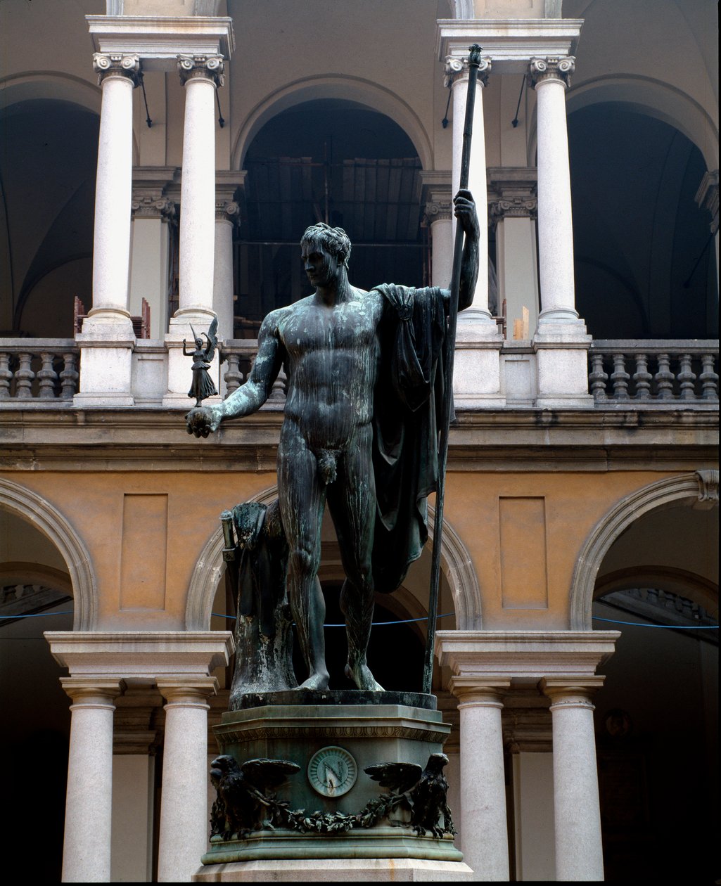 Napoleon Bonaparte (1769-1821) dargestellt als Friedensstifter in Mars Bronze-Skulptur von Antonio Canova (1757-1822) 1809 Höhe 325x125 cm Hof des Palastes Brera, Mailand von Antonio Canova