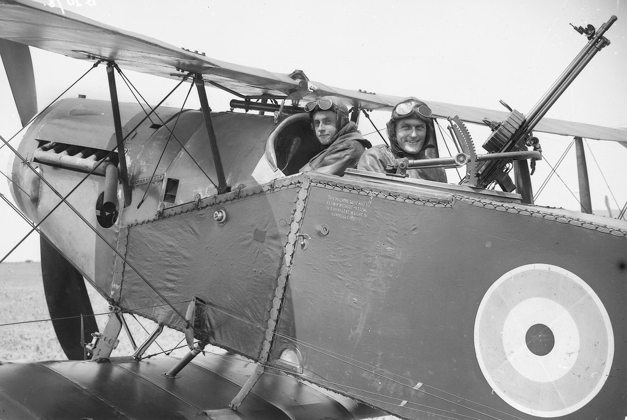 Leutnant Brown (links) und Leutnant G Finlay (rechts) vom Australischen Fliegerkorps in einer Bristol Fighter Maschine, ca. Dezember 1917 von Australian Photographer