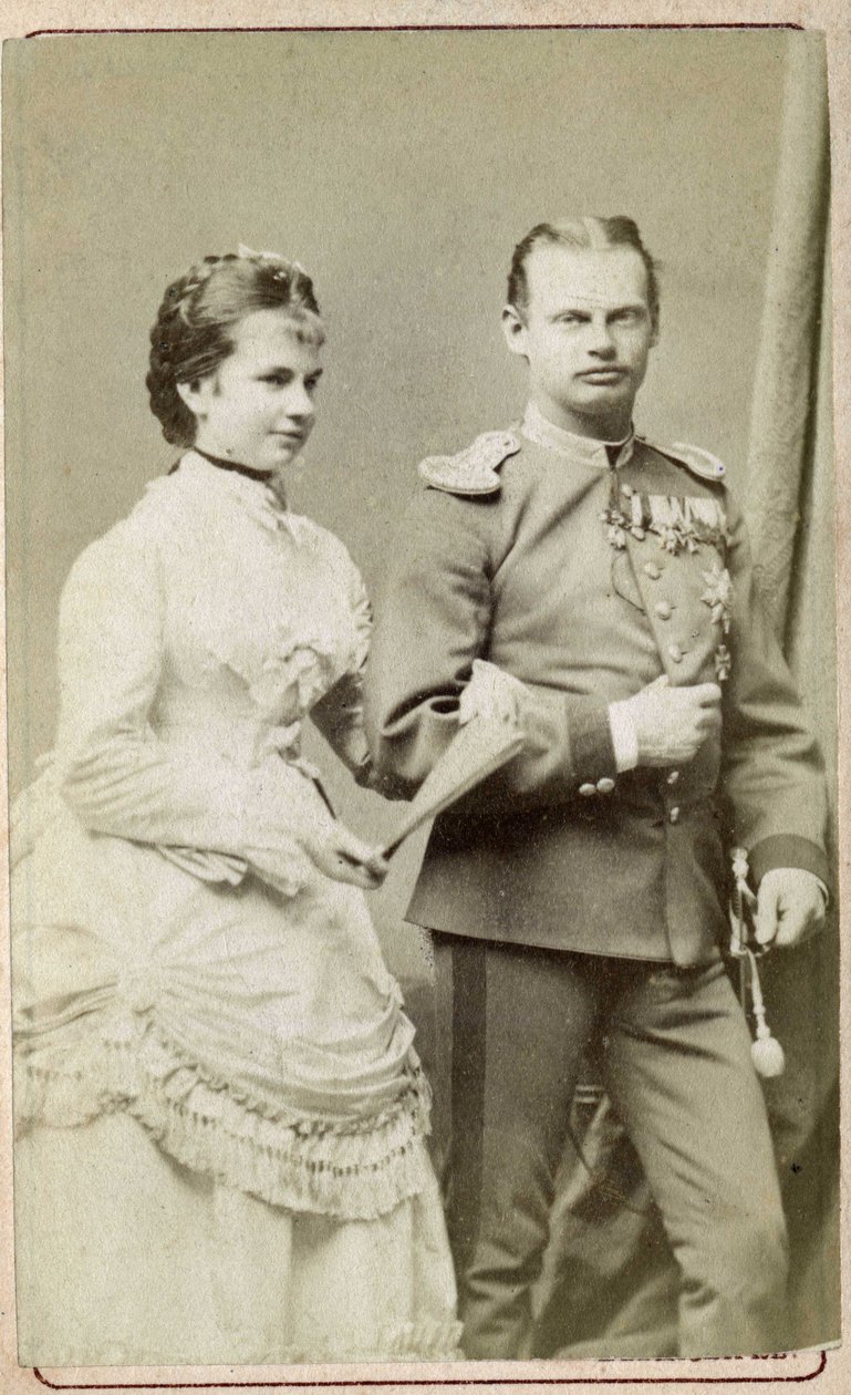 Porträt von Gisele Louise Marie, Erzherzogin von Österreich und Prinzessin von Bayern (1856-1932) mit Prinz Leopold von Bayern (1846-1930). Fotosammlung „An die Soldaten von gestern“. von Austrian Photographer