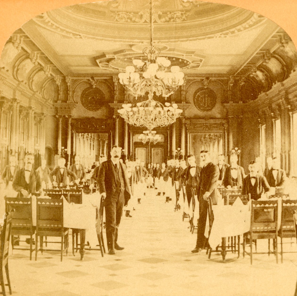 Der große Speisesaal, Windsor Hotel, angeblich der schönste der Welt, Montreal, Kanada, 1894 von B. W. Kilburn