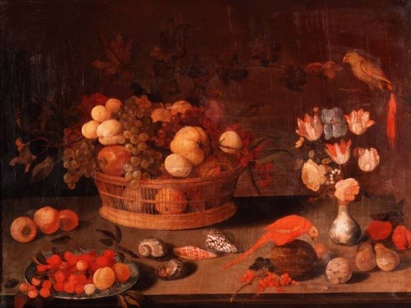 Stillleben mit Pfirsichen, Äpfeln und Trauben in einem Weidenkorb, Blumen in einer chinesischen Vase und zwei Papageien auf einem Tisch von Balthasar van der(follower of) Ast
