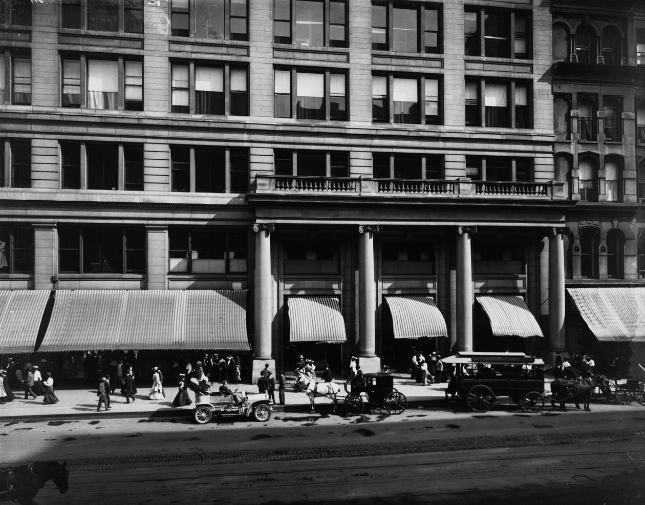Marshall Field and Company, Chicago, Illinois, USA, ca. 1905 von Barnes and Crosby