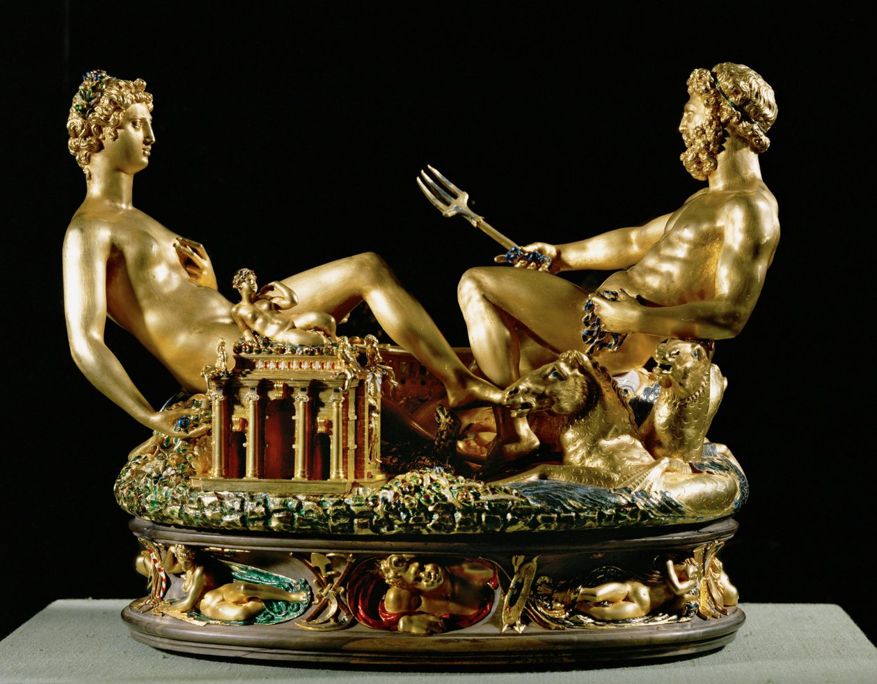 Saliera, Salzfass (Gold, Niellotechnik und Ebenholzsockel) von Benvenuto Cellini