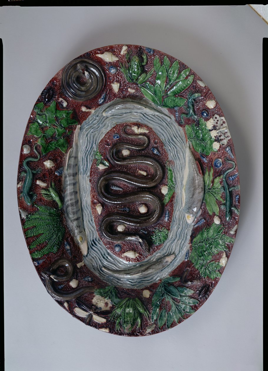 Große ovale Schale, reliefartig mit einer Ringelnatter, Amphibien und Fischen verziert von Bernard Palissy