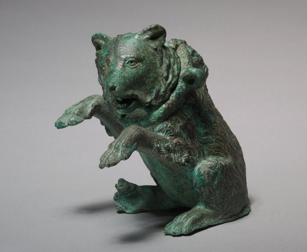 Ölampulle in Form eines tanzenden Bären, 3. Jahrhundert (Bronze) von Nicolas d