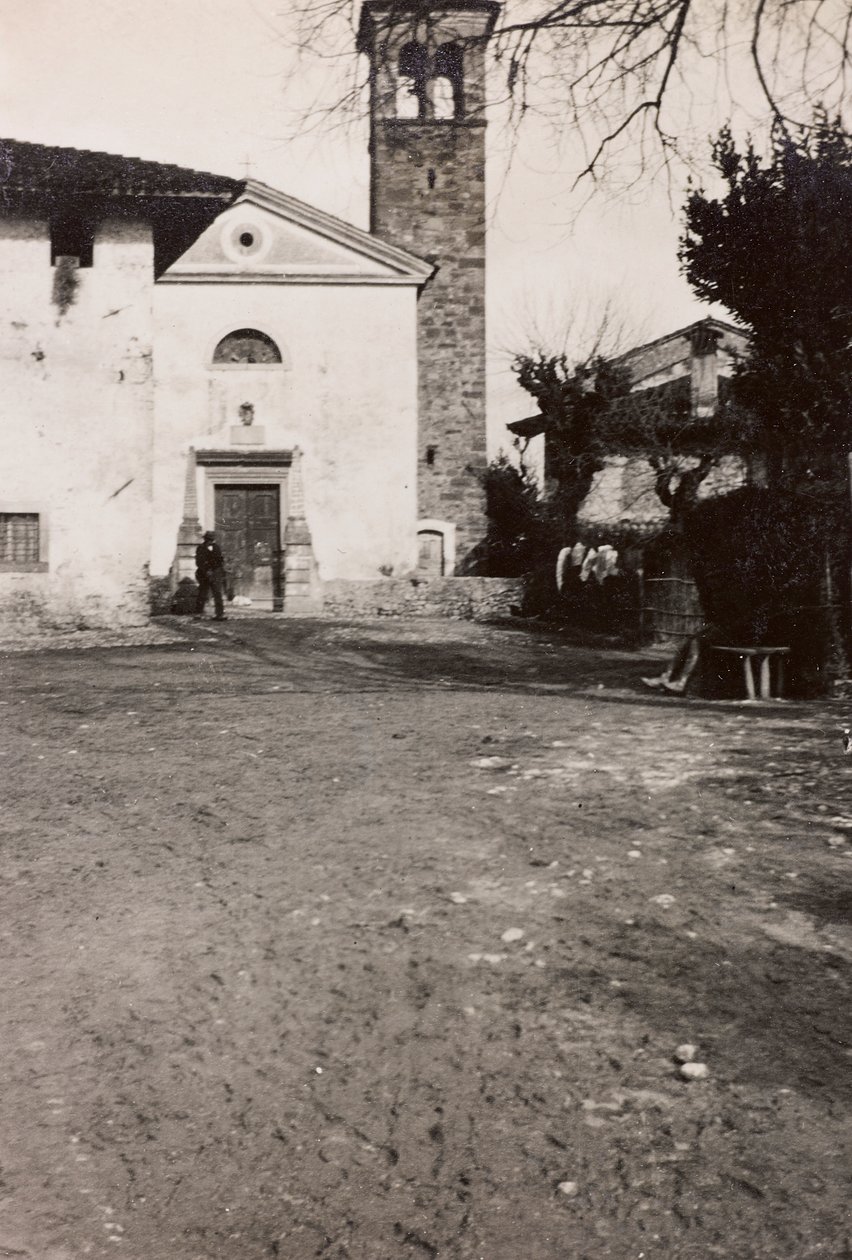 Album des Ersten Weltkriegs in Friaul-Julisch Venetien: die Kirche von Soleschiano Manzano, 01-03/1916 von Bietti Bietti