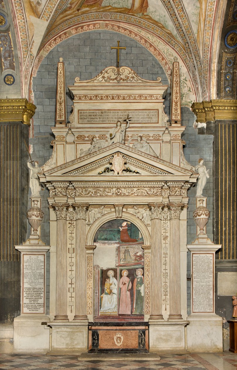 Nordquerhaus, Altar des Erzengels Michael, hinter dem Altarbild die Fresken von Bonifacio Bembo, Jungfrau und Kind, Heilige Aquilina und Heilige Katharina von Alexandria, oben Symbol der Demut von Bonifacio Bembo