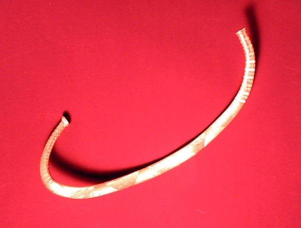 Halsring gefunden in Ickleton, Cambridgeshire von Bronze Age