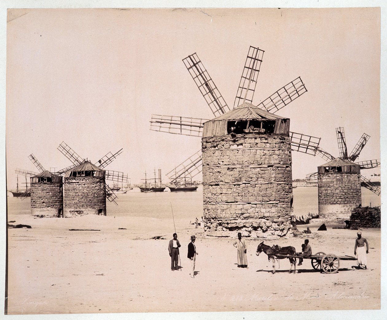 Mühlen in Alexandria - Fotografie der Zangali-Brüder, späte 19. Jahrhundert von Brothers Zangaki