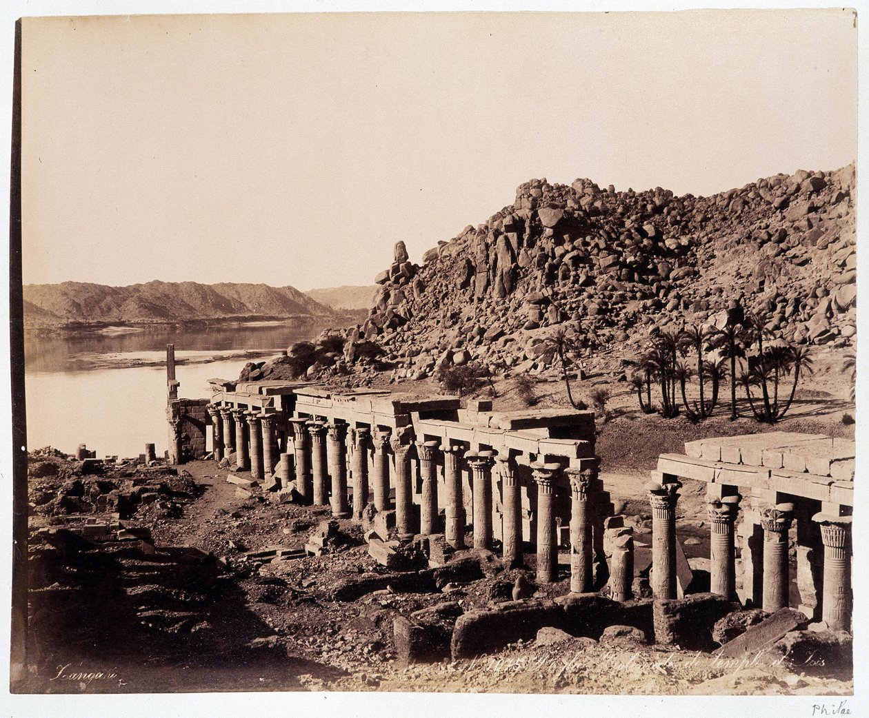 Ruinen des Tempels der Isis in Ägypten - Fotografie der Zangali-Brüder, Ende des 19. Jahrhunderts von Brothers Zangaki